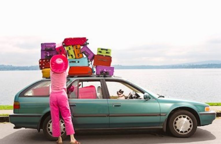 Krovni nosači za auto za pomoć pri prijevozu stvari